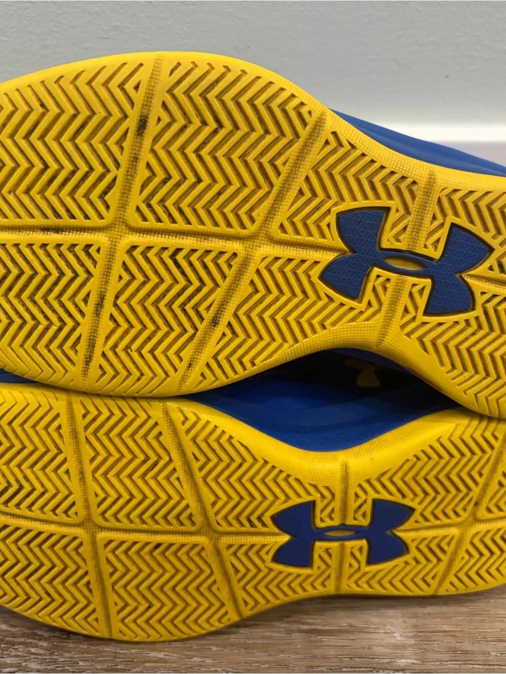Under Armour Boys Size Youth 1.5 Blue & Yellow Athletic Shoes